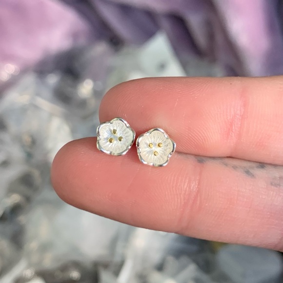 Jewelry - 🌸 Unique Simple Floral Stud Earrings 🌸